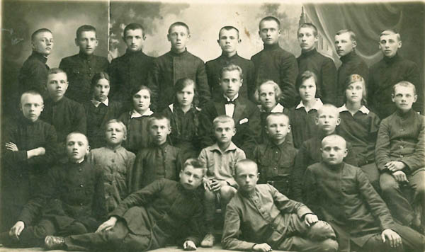 Kalvarijos vidurinės mokyklos III klasė 1926
