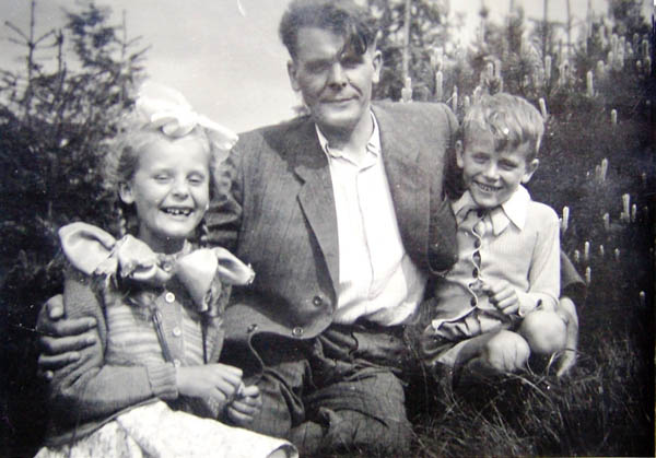 Leopoldas Šileikis su vaikais